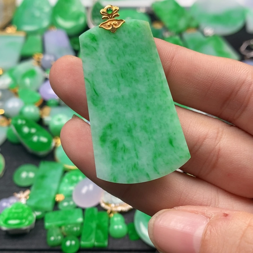 翡翠18K金镶嵌颈饰翡翠