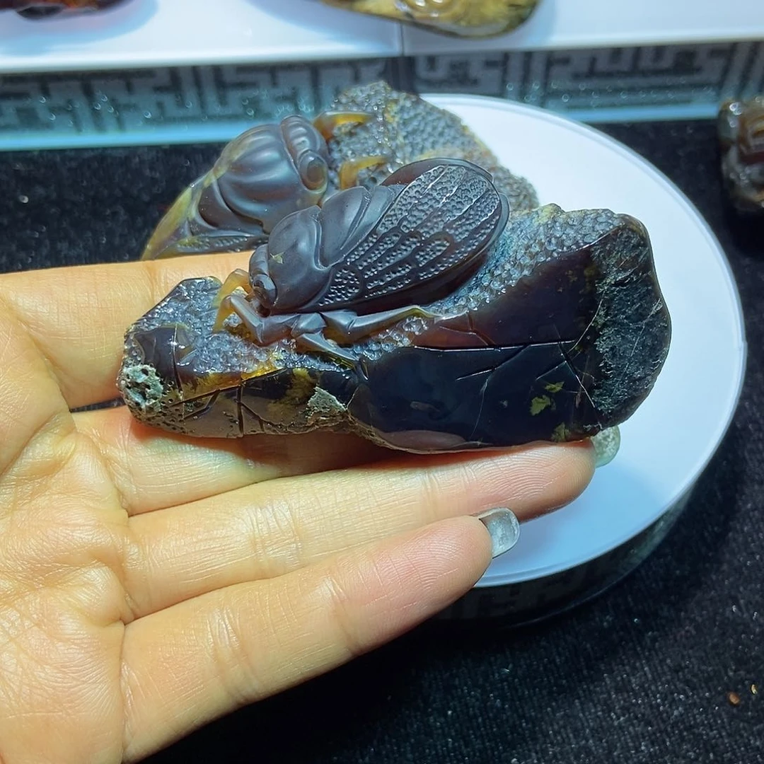 琥珀颈饰未镶嵌一鸣惊人