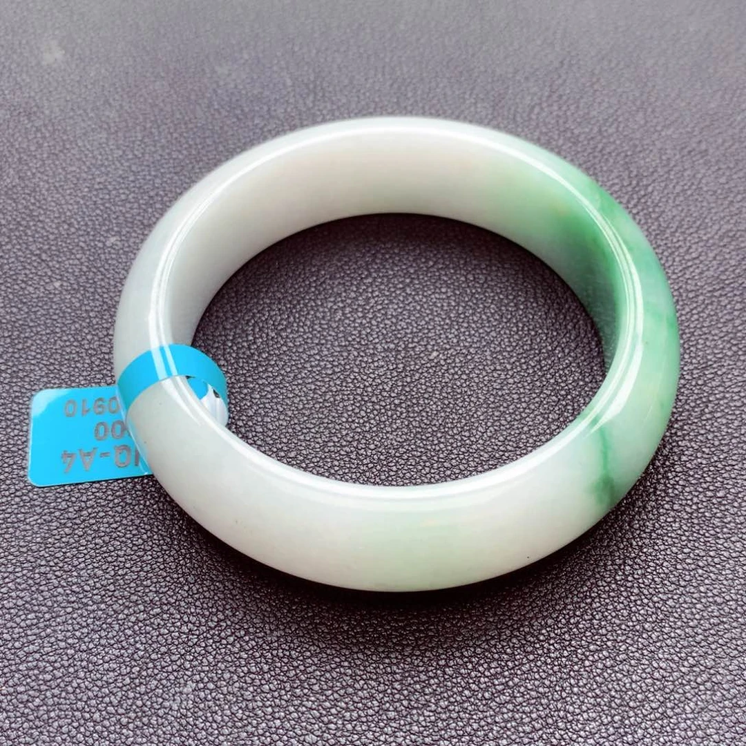 飞****翡翠未镶嵌手镯翡翠