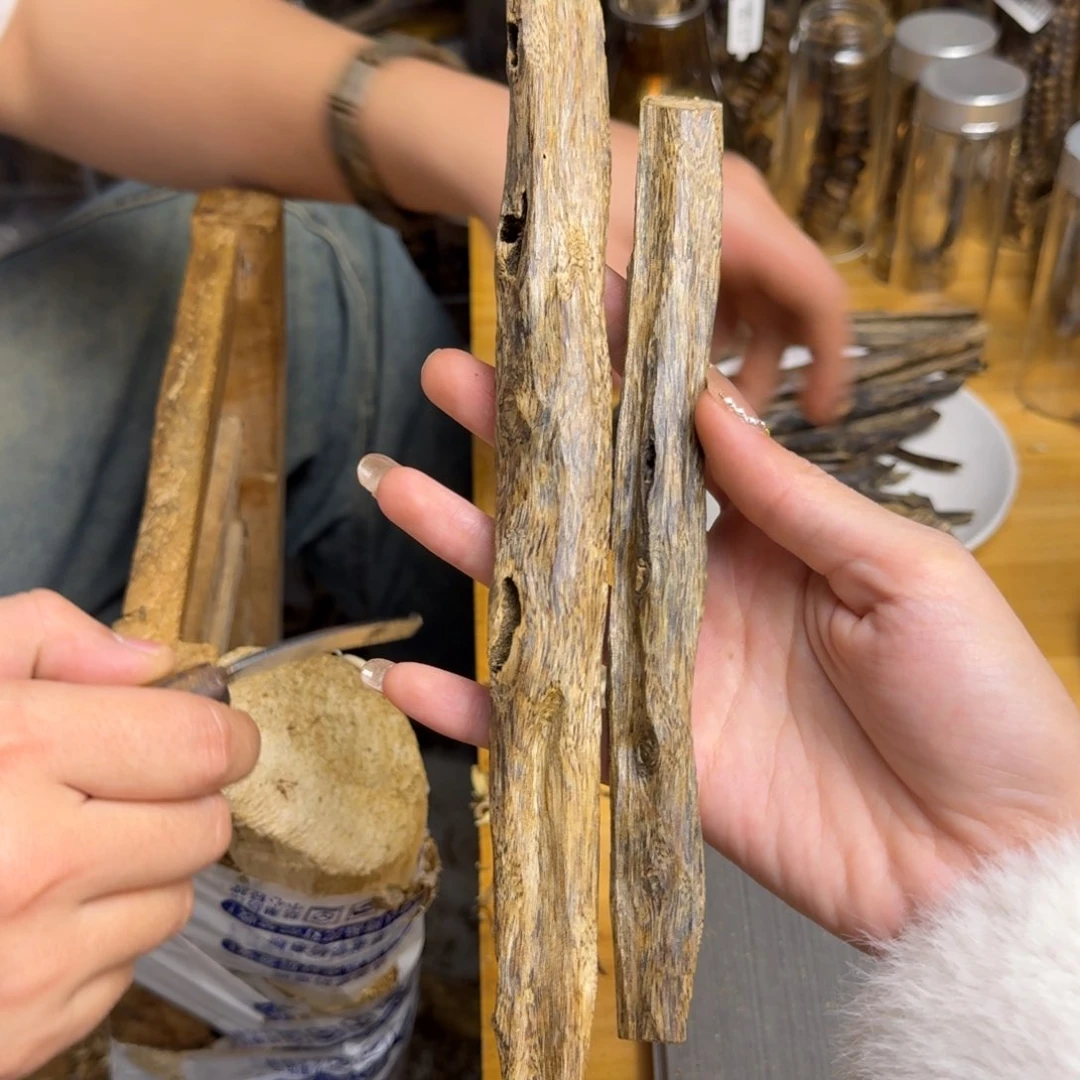 沉香手把件白棋品种块料53克