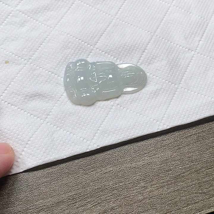翡翠未镶嵌颈饰观音