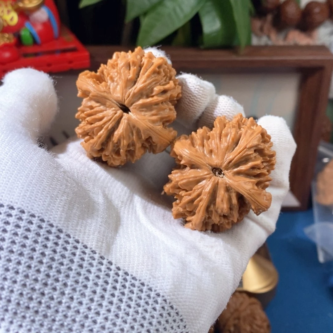 文玩核桃吊坠E****t皇冠