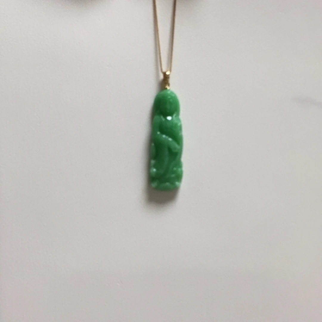 翡翠18K金镶嵌颈饰简单