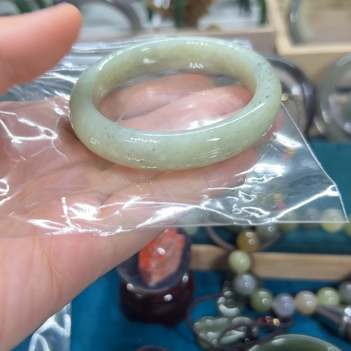 和田玉手镯未镶嵌52.9圈围10700