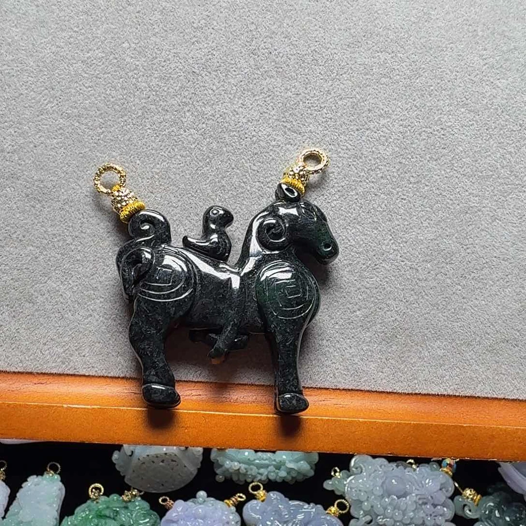 吊坠(赠链)未镶嵌翡翠