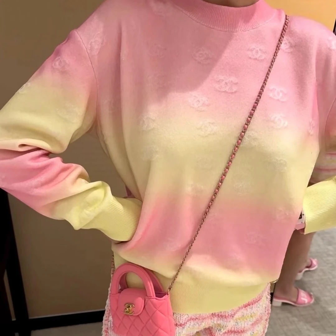 未使用 Chanel/香奈儿  002477 24款春夏彩虹logo暗纹上衣  40码