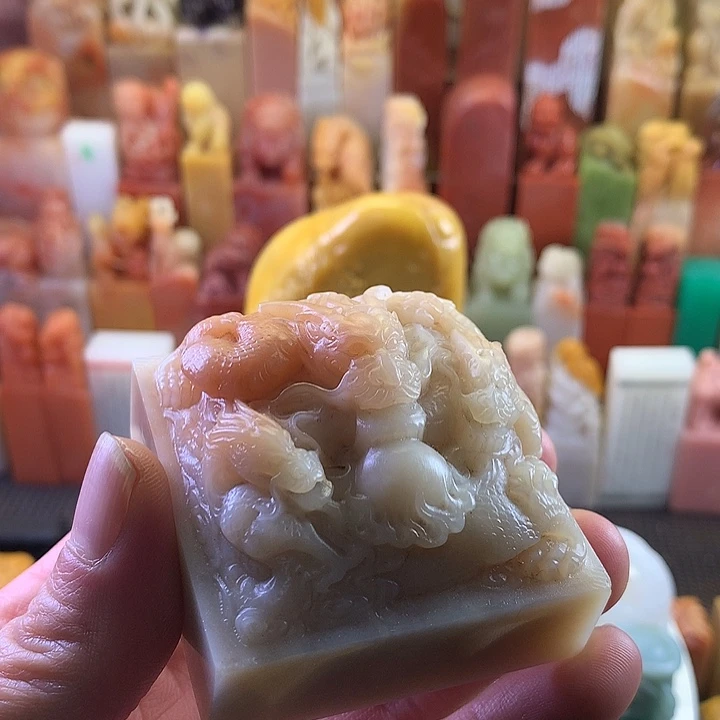 寿山石印石三龙戏珠