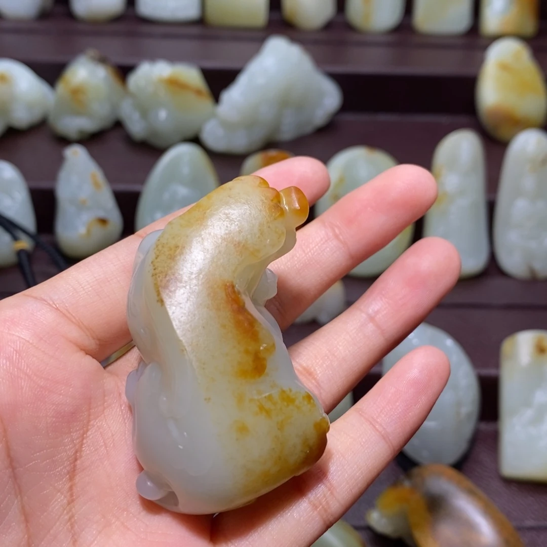 暗***迷颈饰未镶嵌和田玉