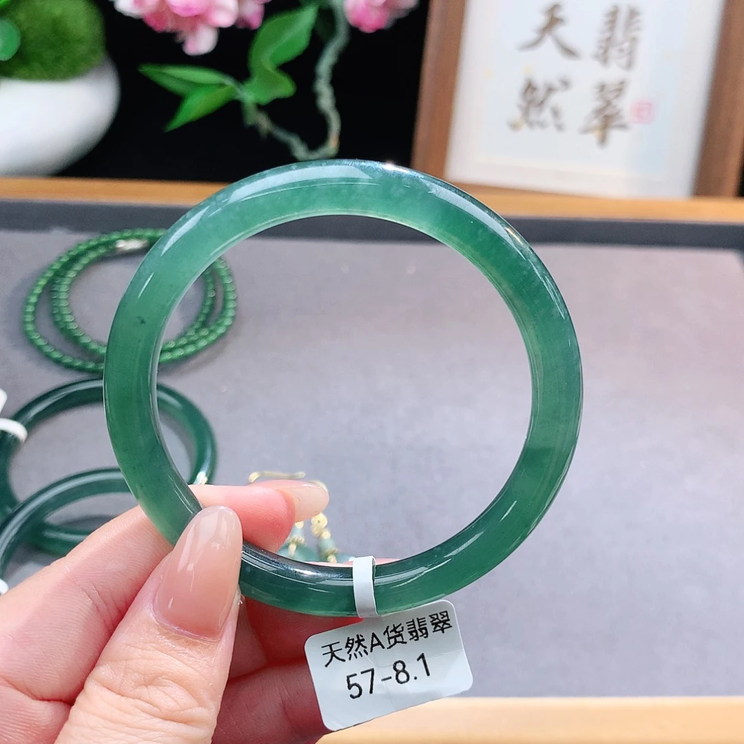未镶嵌手镯（圆镯）翡翠