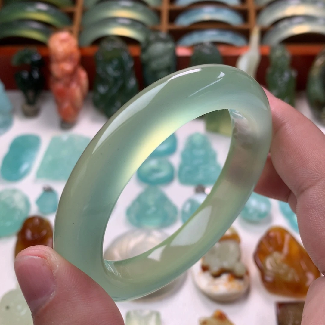 蛇纹石玉未镶嵌手镯