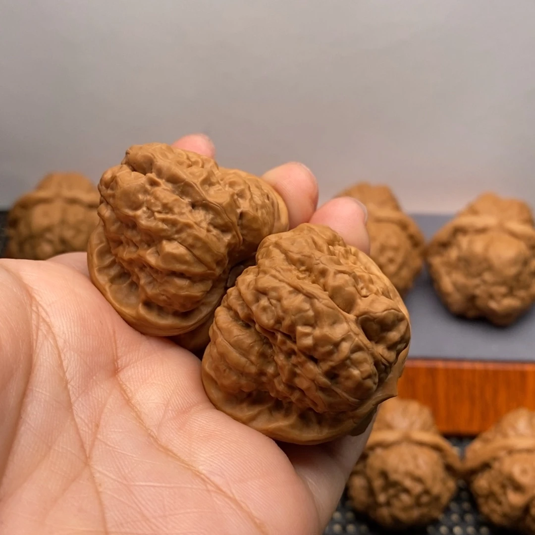 文玩核桃把件金****香边38左右