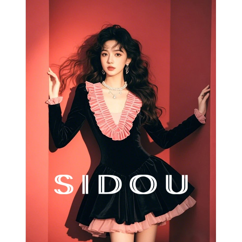 秋冬小个子穿搭洋气显瘦时尚黑色V领连衣裙女装设计感小众礼服裙