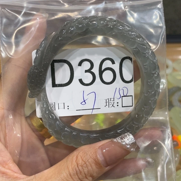 未镶嵌蛇纹石玉手镯猫*。