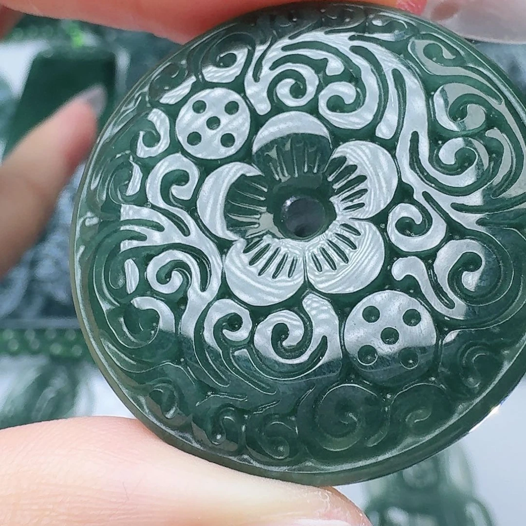 翡翠未镶嵌颈饰天然的A货翡翠多样性发其一