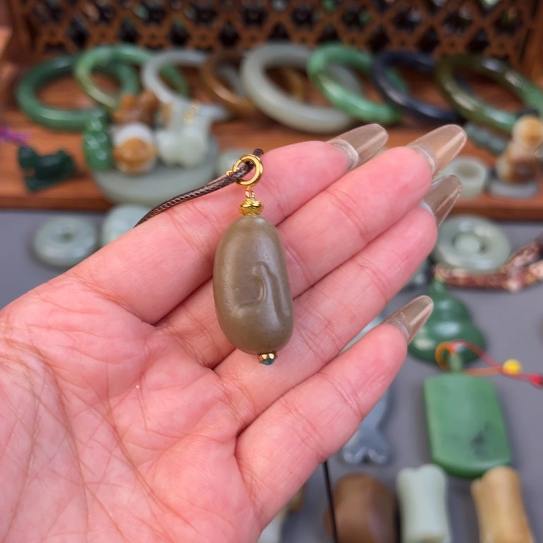 和田玉（糖玉）未镶嵌颈饰