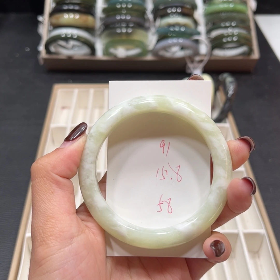 蛇纹石玉未镶嵌手镯