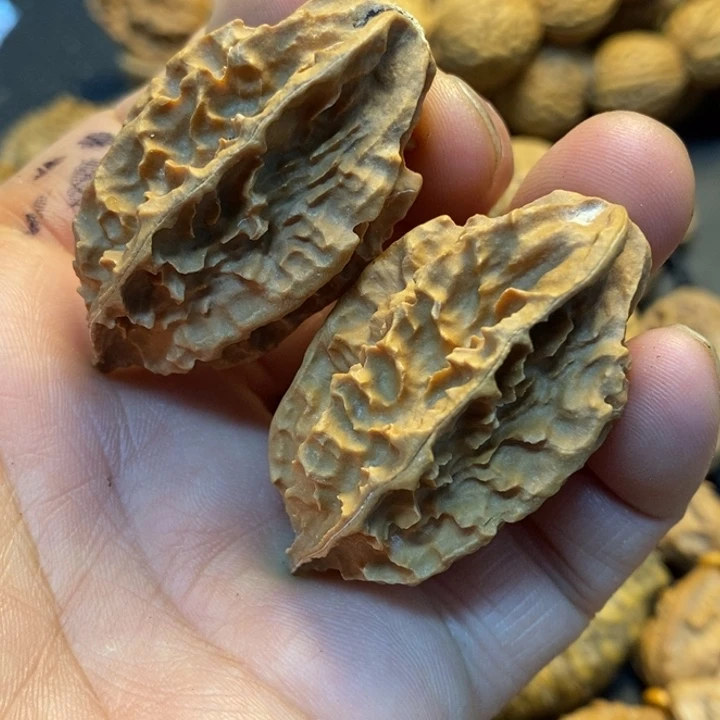 吊坠桃核娜姐我真的85