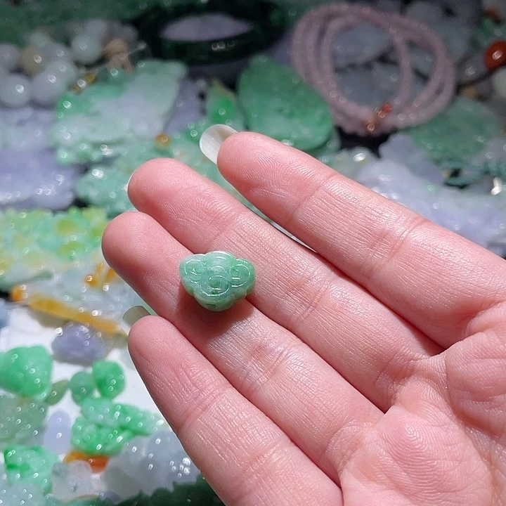 颈饰未镶嵌翡翠天