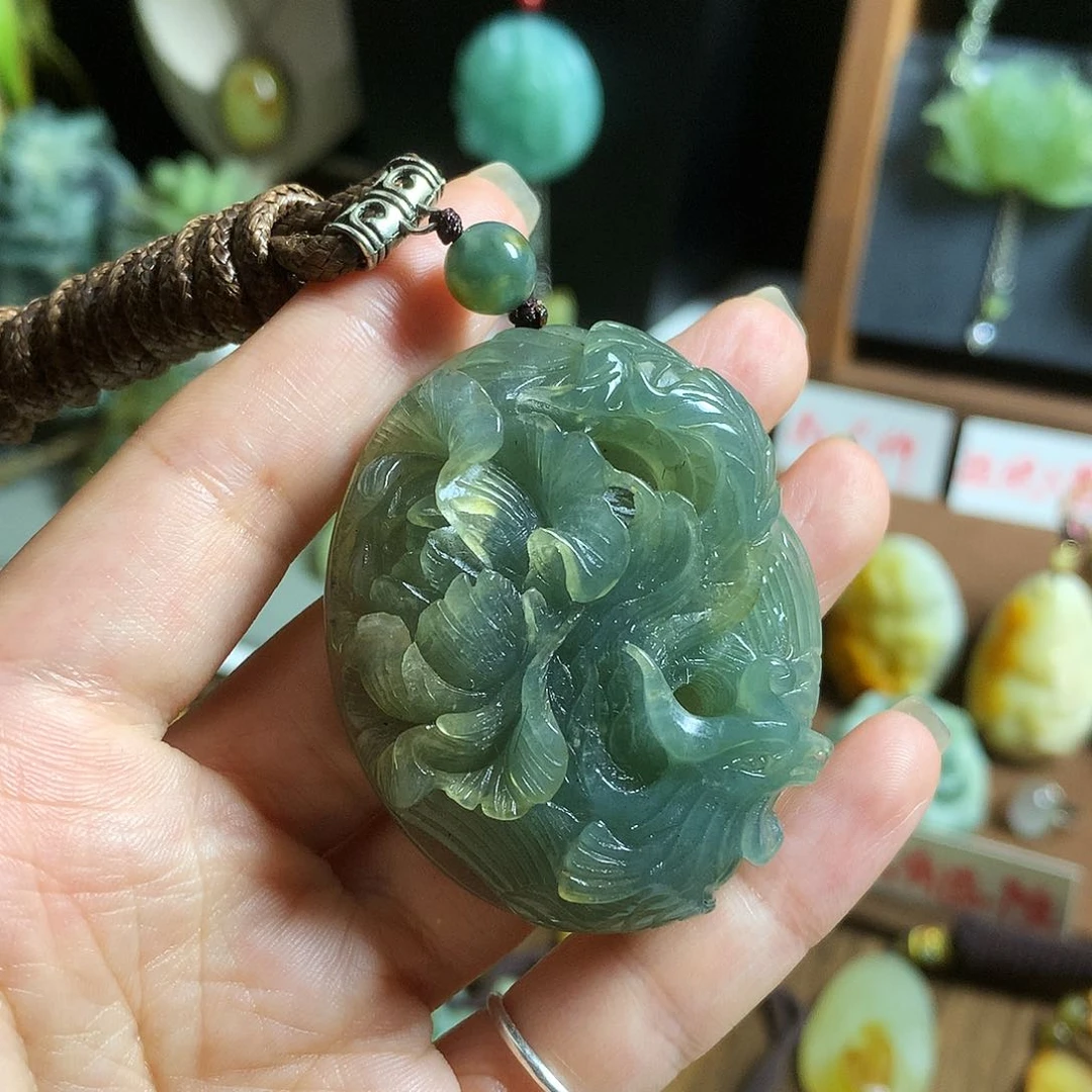 蛇纹石玉未镶嵌颈饰