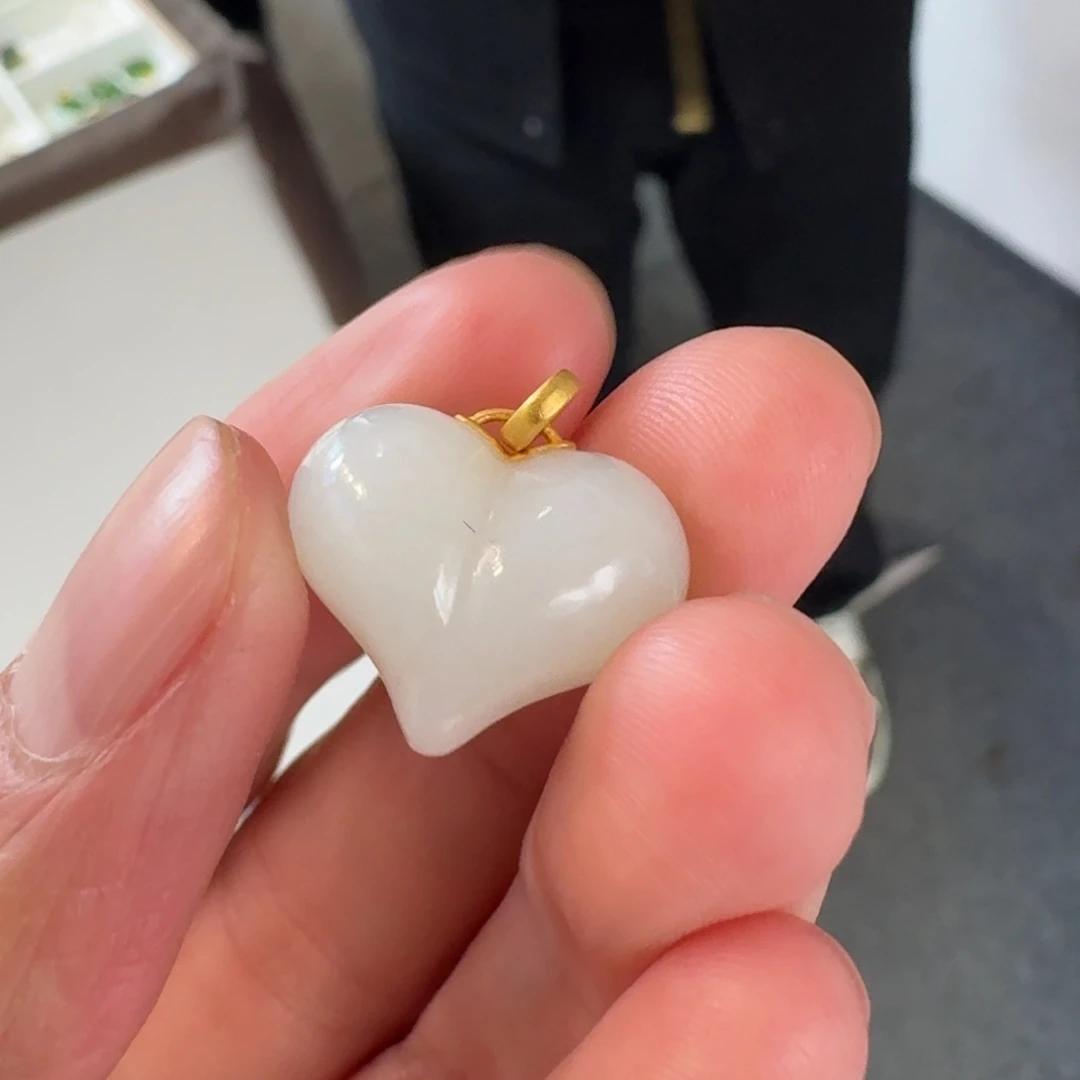 和田玉18K金镶嵌颈饰1111冯总卡17左右