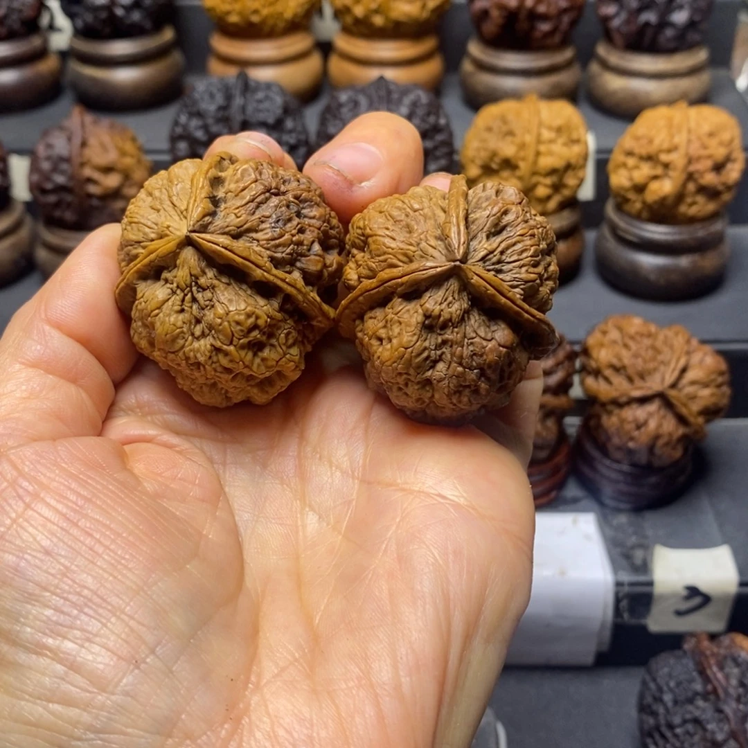 文玩核桃吊坠金刚三棱40