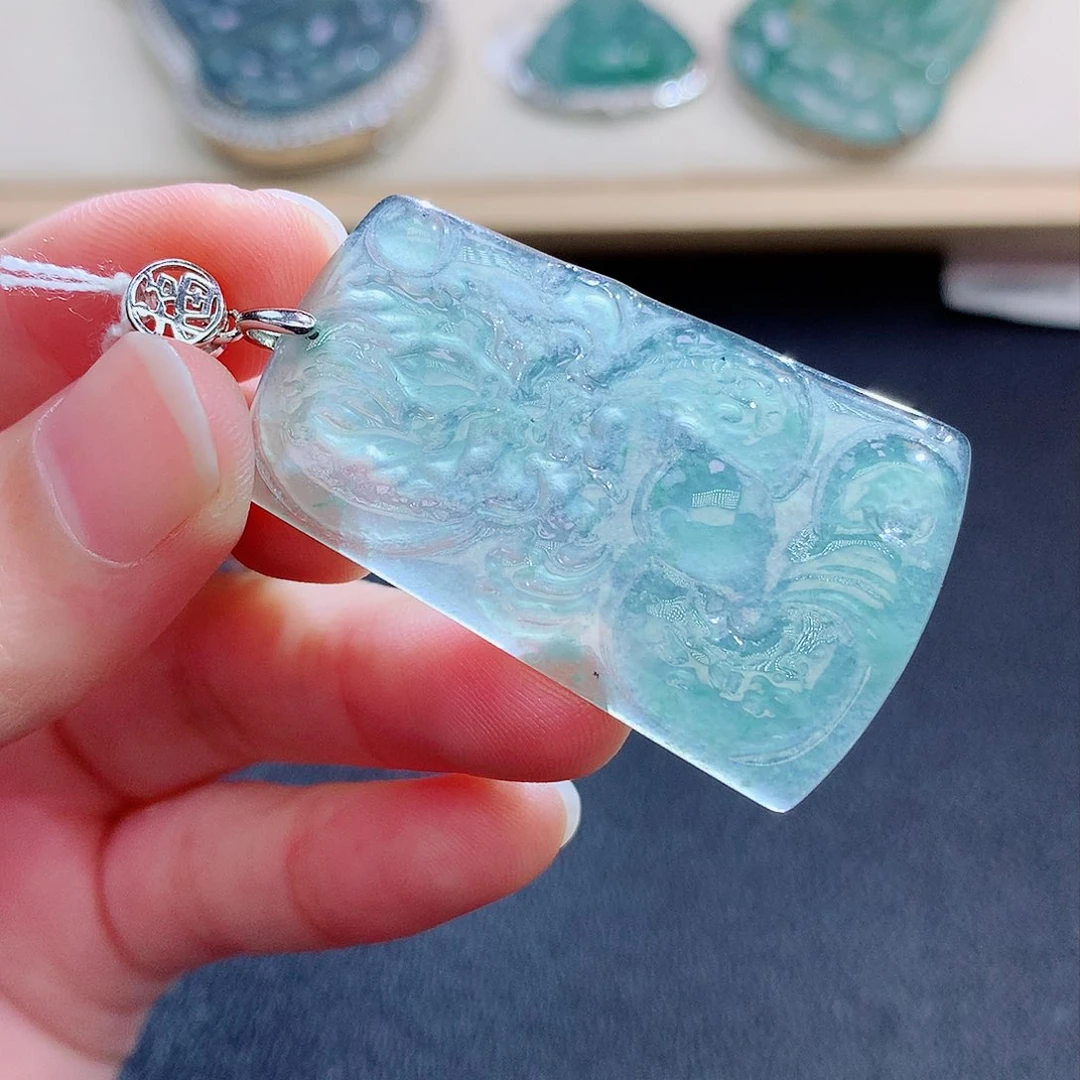 翡翠颈饰未镶嵌翡翠