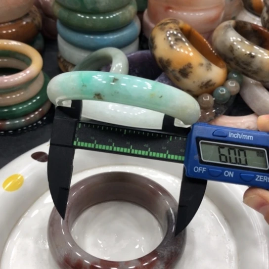 未镶嵌石英质玉珠宝半成品22