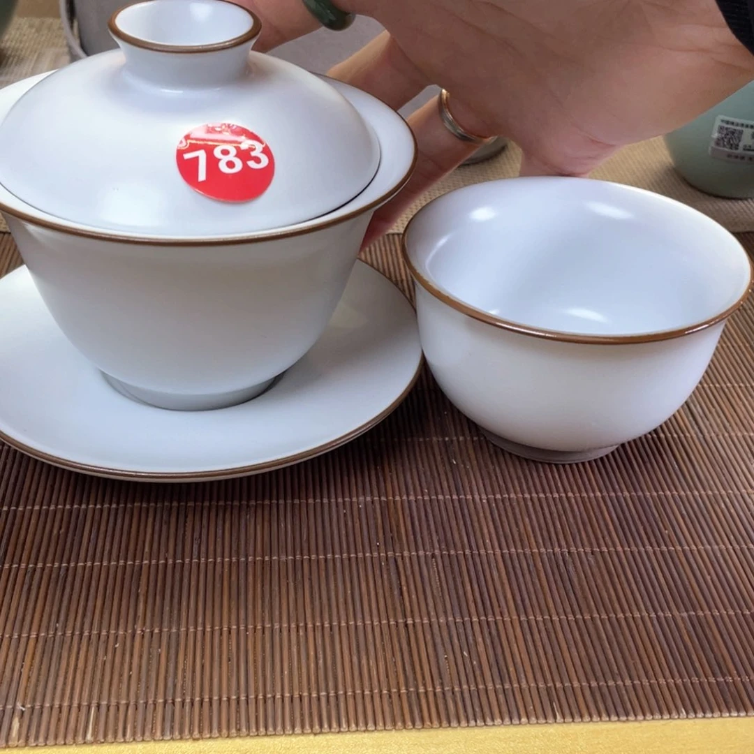 瓷片。。。。。。。。。。。。。。