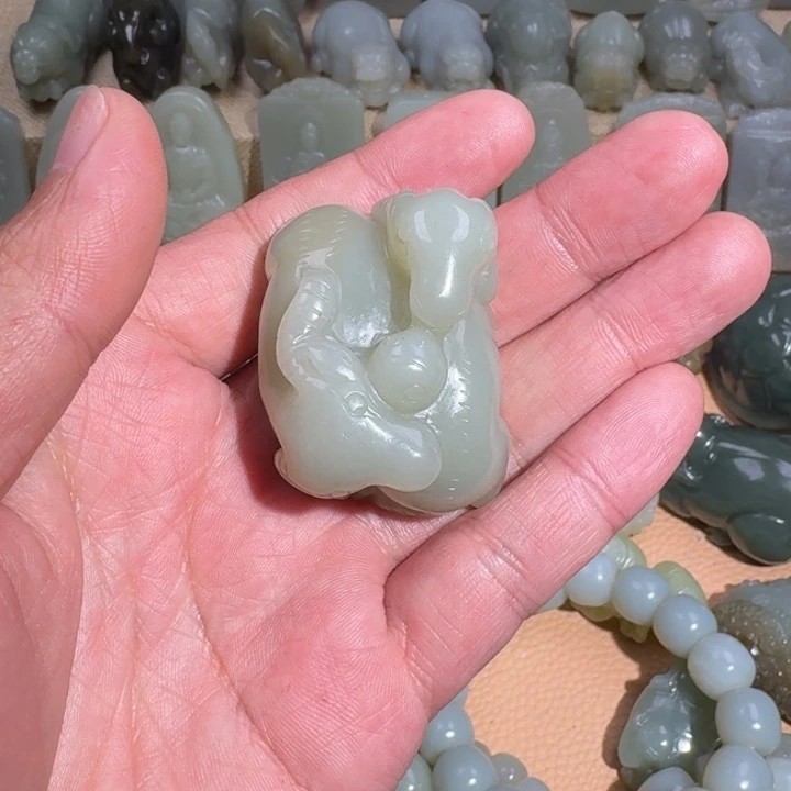 和田玉未镶嵌颈饰