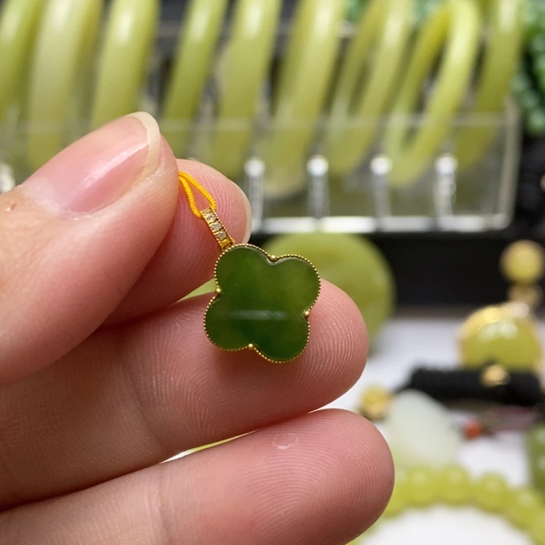 颈饰18K金镶嵌和田玉