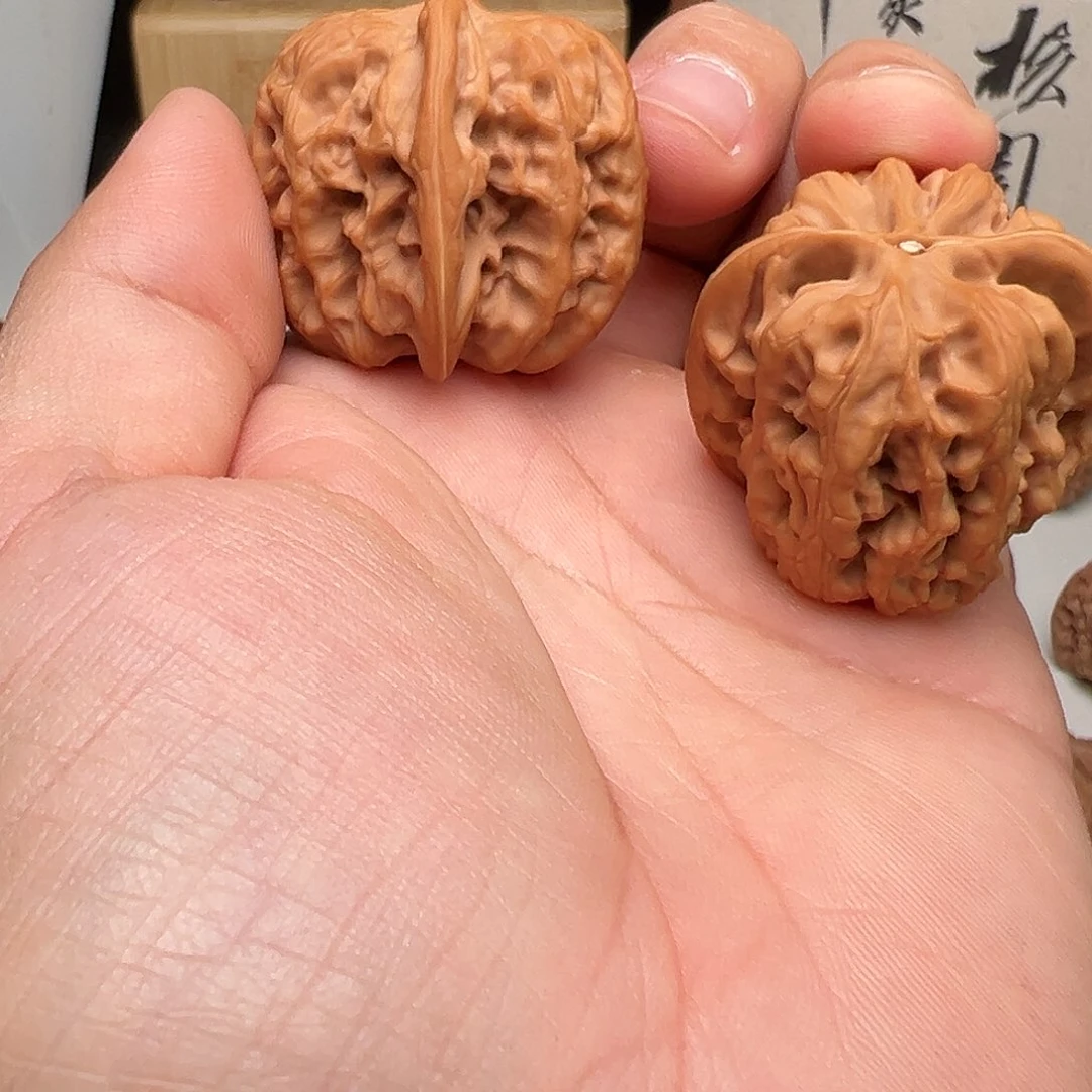 秋****文玩核桃吊坠玉柱