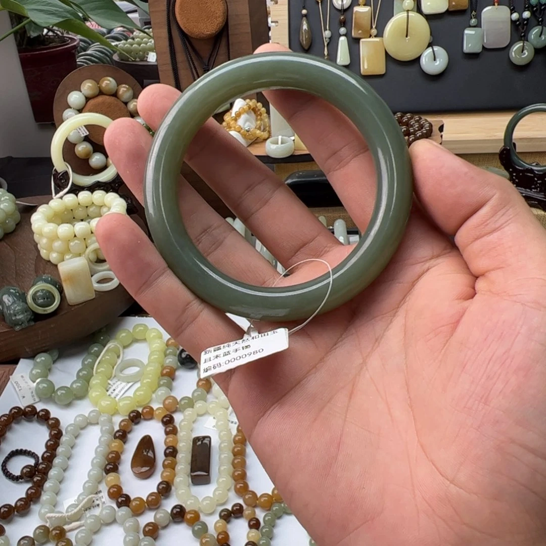 王***赞未镶嵌手链和田玉