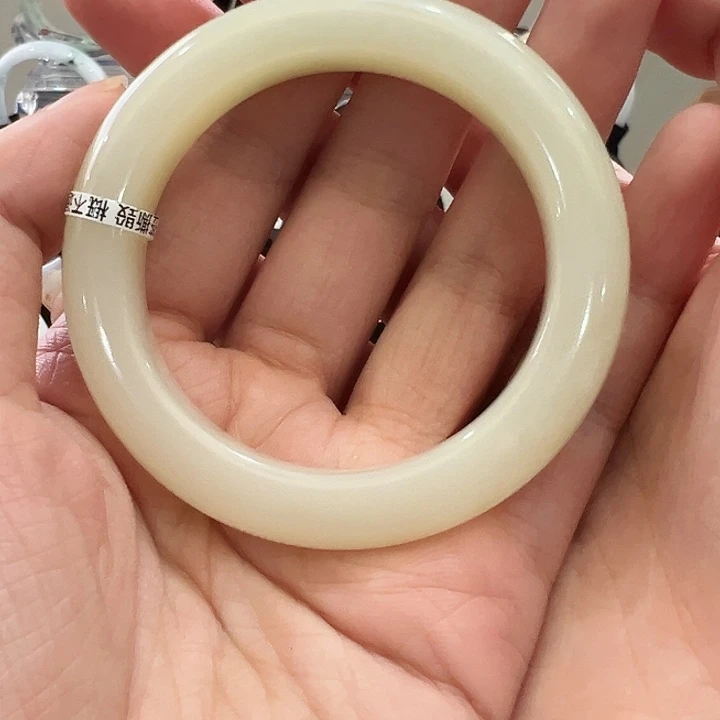 小***好和田玉未镶嵌手镯50