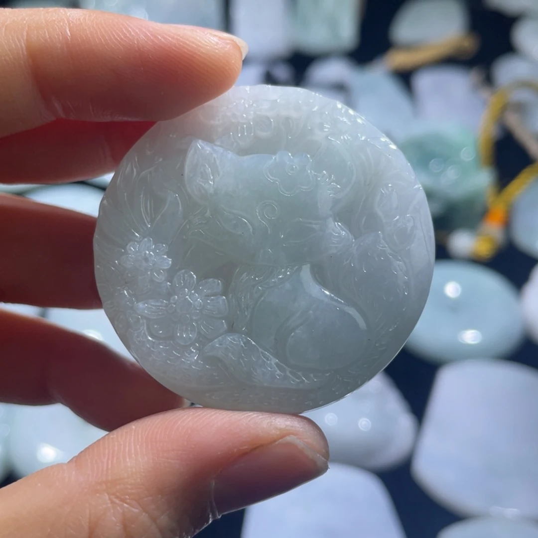 翡翠未镶嵌颈饰狐狸