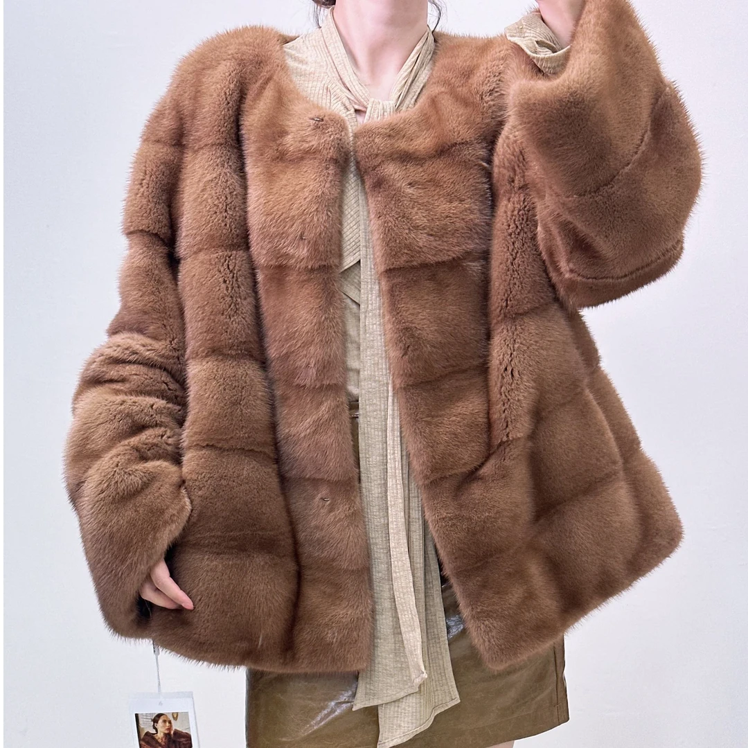 028，XL，艳红啡横排工艺圆领微喇袖水貂外套