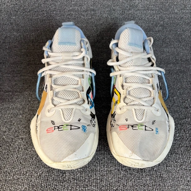 41码 闪击8 篮球鞋 无鞋垫