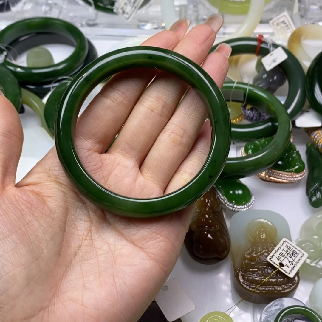 和田玉（碧玉）未镶嵌手镯