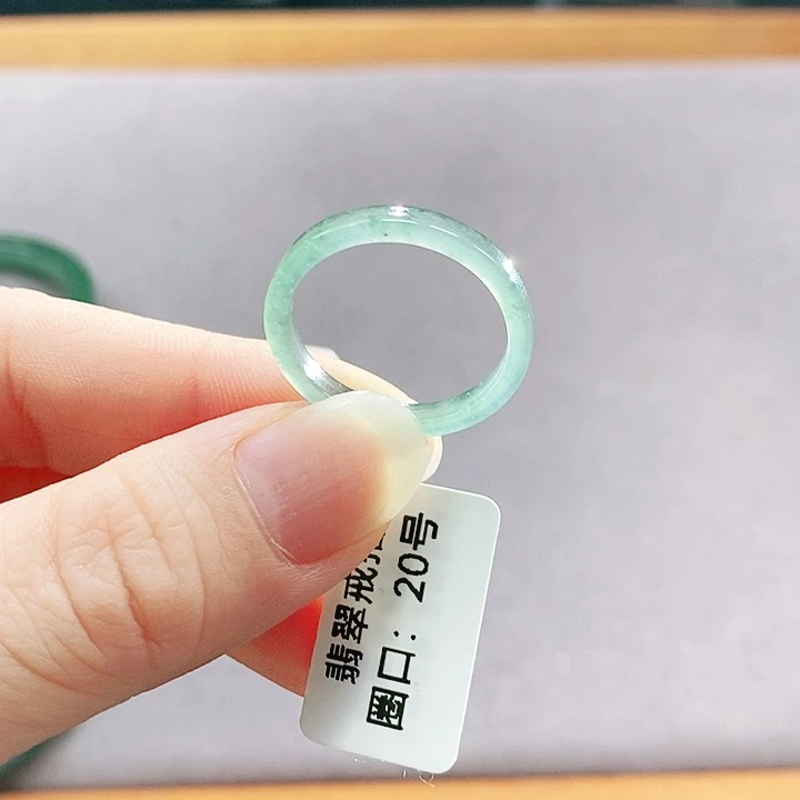 翡翠未镶嵌手镯（圆镯）