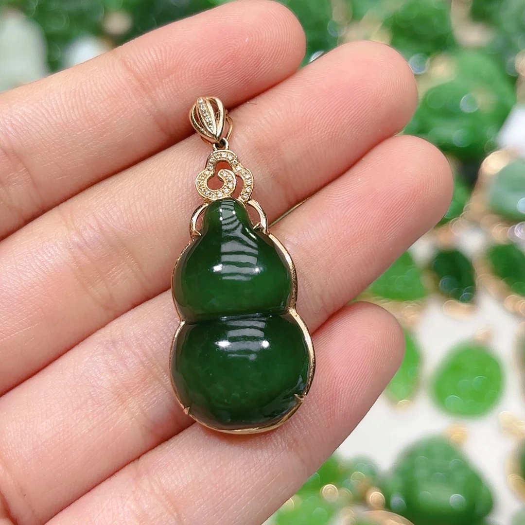 和田玉（碧玉）颈饰18K金镶嵌