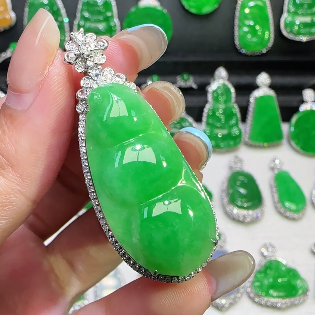 翡翠18K金镶嵌颈饰