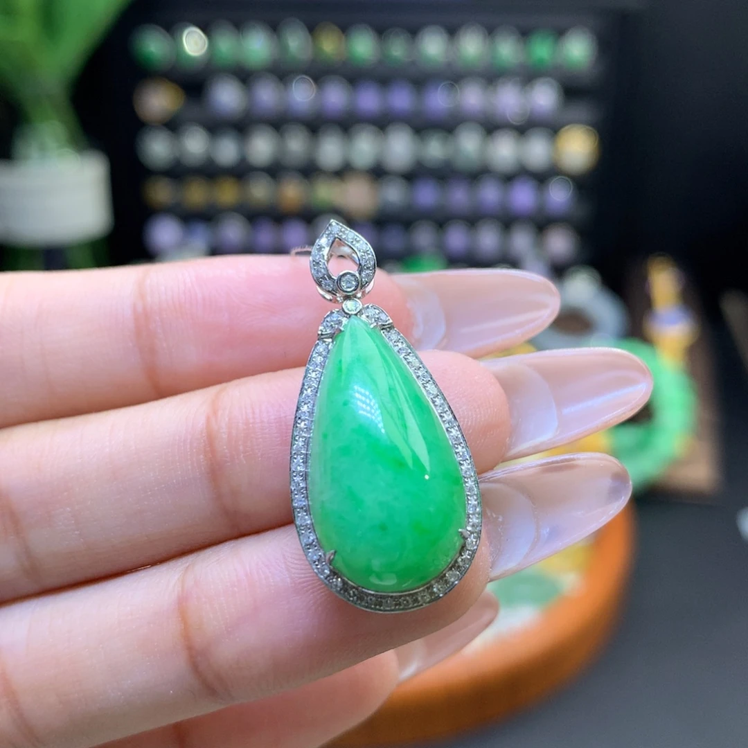 翡翠18K金镶嵌颈饰