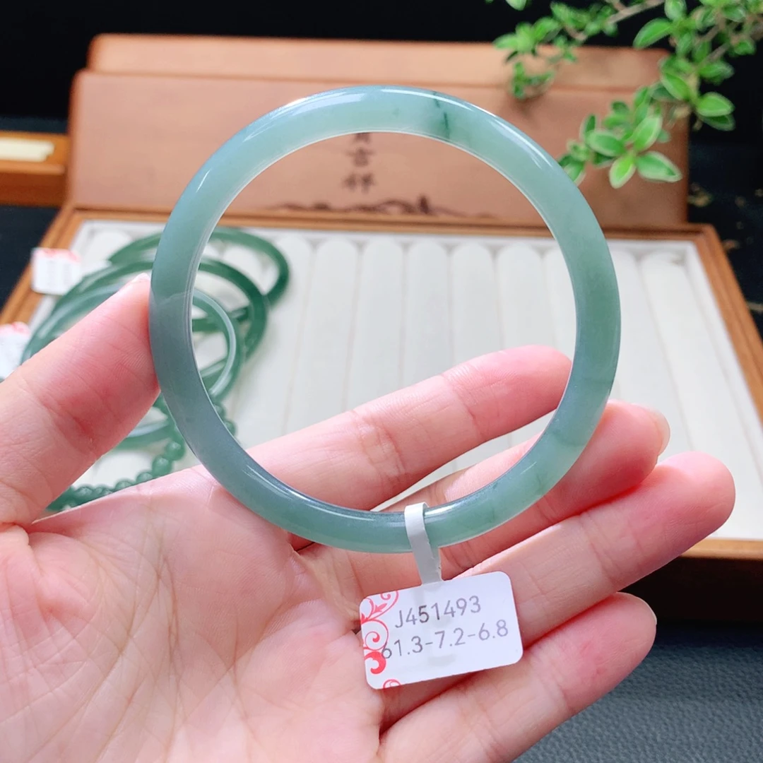 翡翠未镶嵌手镯（圆镯）