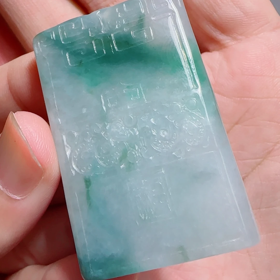 翡翠未镶嵌颈饰无事牌