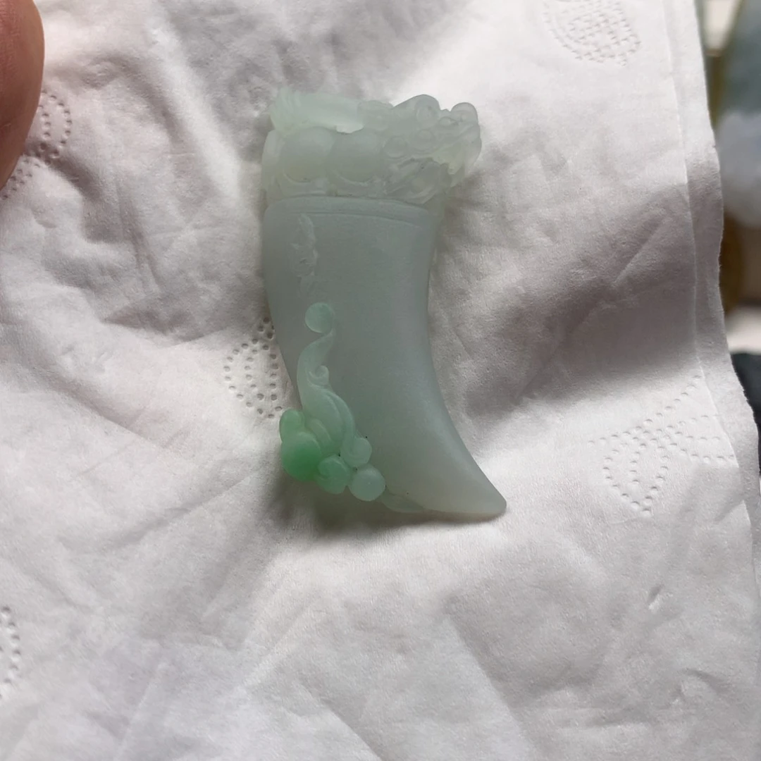 未镶嵌定制翡翠龙牙 毛货 无鉴赏期