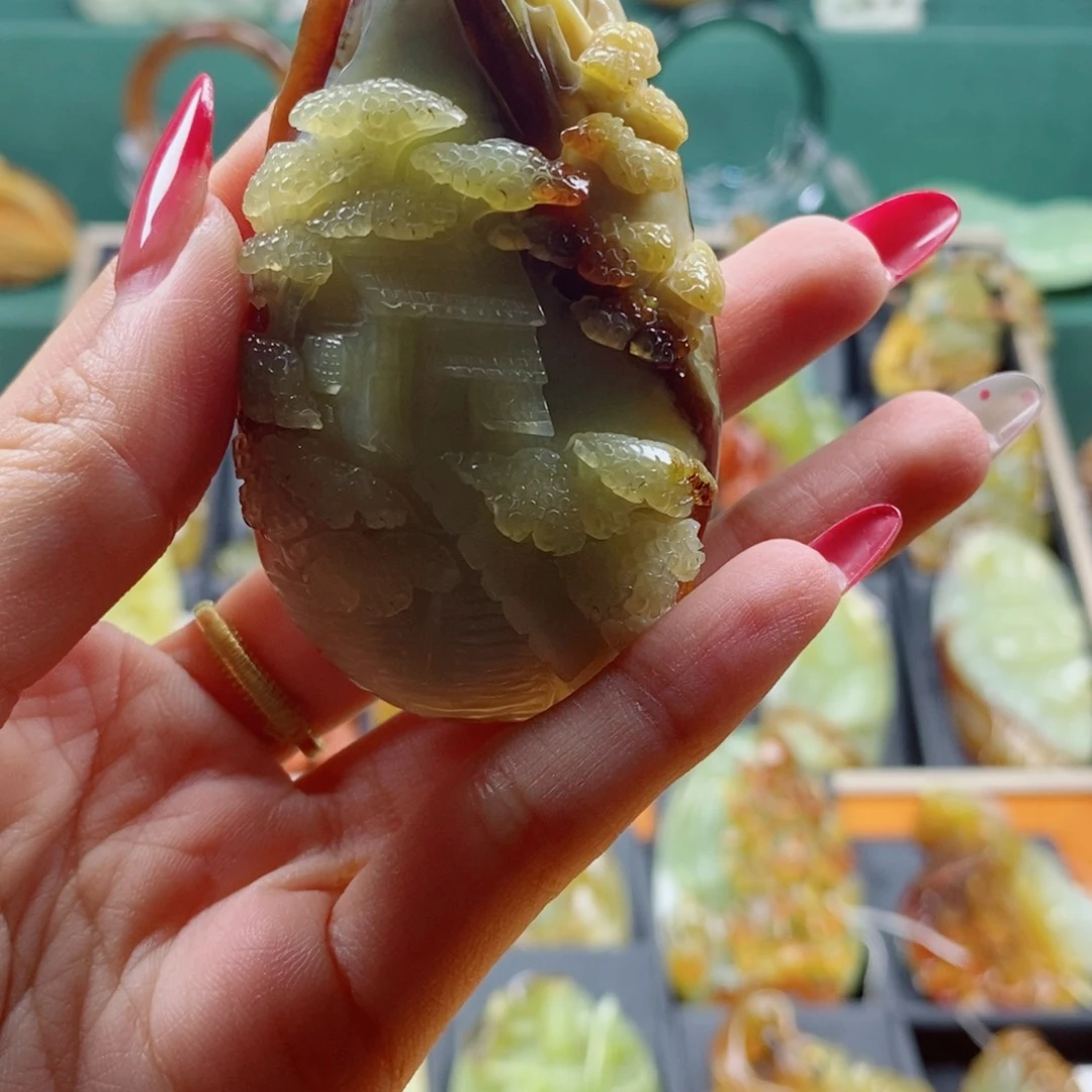 蛇纹石玉未镶嵌颈饰