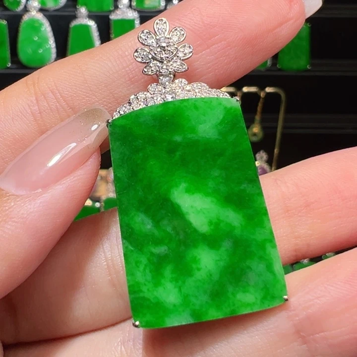 翡翠颈饰18K金镶嵌吊坠