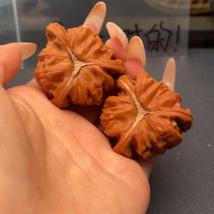 S***n文玩核桃吊坠白狮子