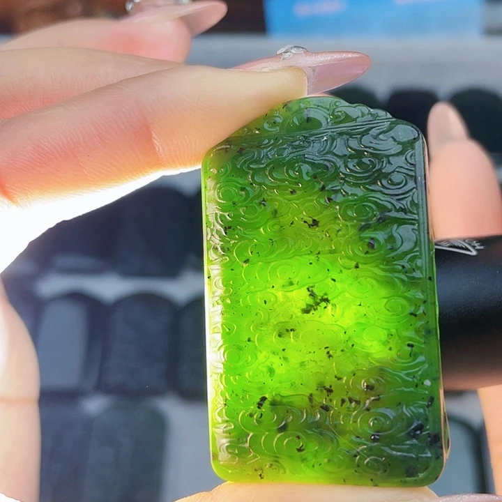 蛇纹石玉未镶嵌挂件泰山玉祥云