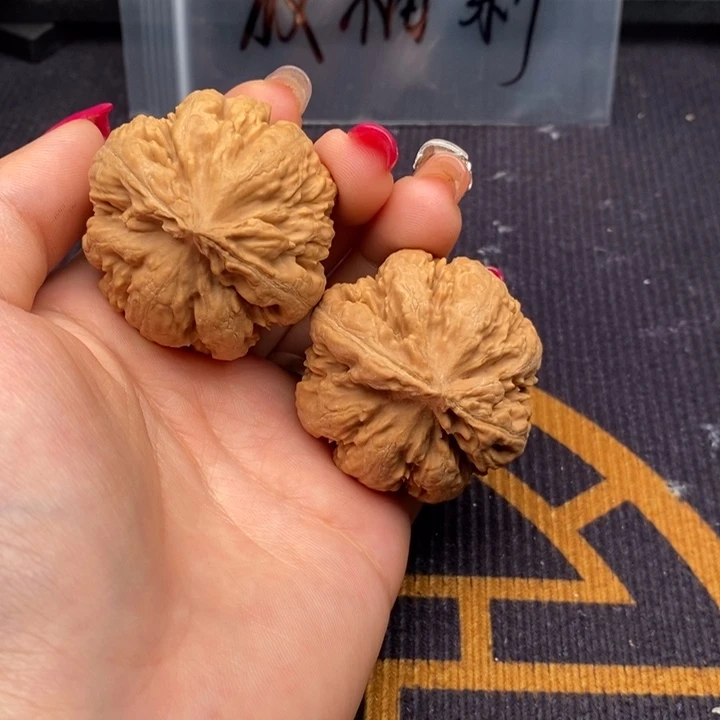 扭***坤文玩核桃把件霸王龙