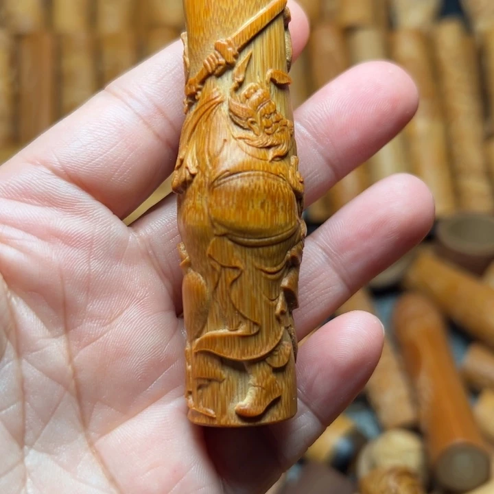 张***彩实心竹雕刻手把件